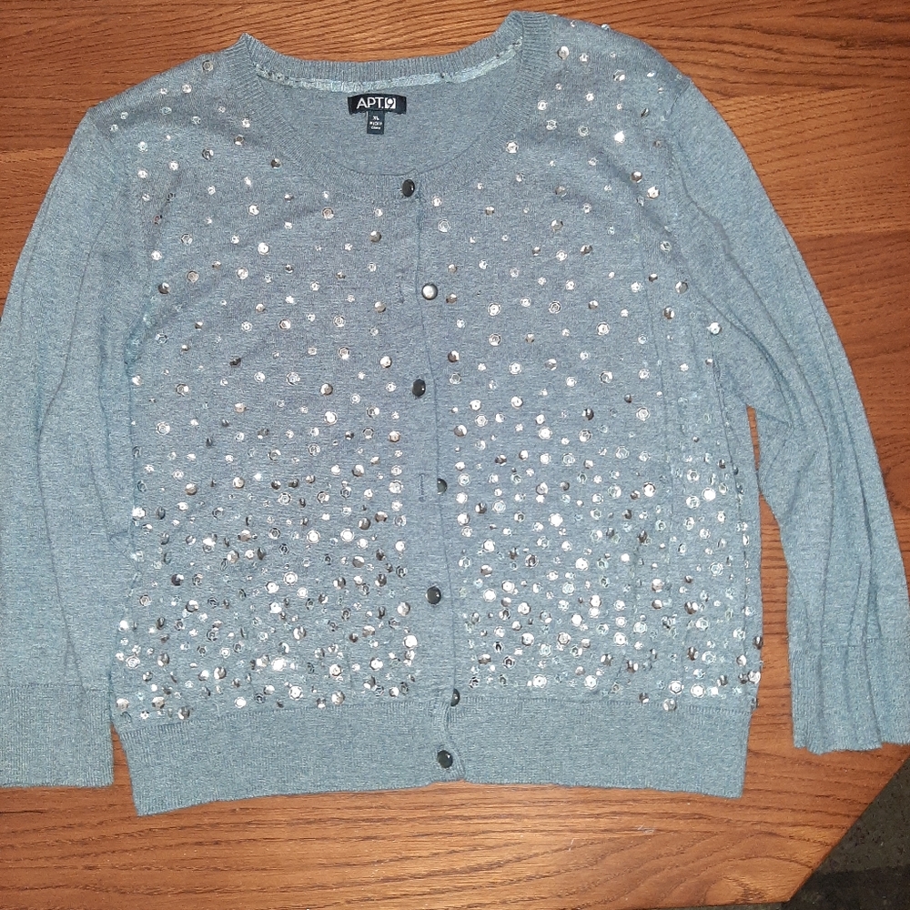 Gray sequin light weight sweater. 3/4 sleeves